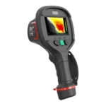 Cámara térmica Guide serie PR II para bomberos, vista en tres cuartos con pantalla